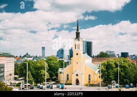 Tallinn, Estonie. Eglise de Saint John Jaani Kirik au jour d'été ensoleillé. Grande Paroisse luthérienne à Tallinn l'église dédiée à saint Jean l'Evangéliste, Di Banque D'Images