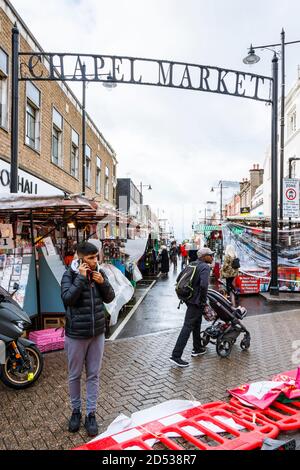 Chapel Market à l'Angel, Islington, sur un jour de semaine pluvieux en octobre pendant la pandémie du coronavirus, Londres, Royaume-Uni Banque D'Images