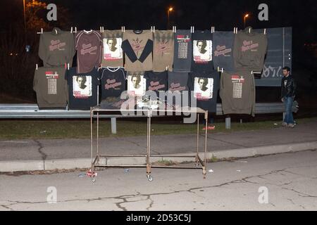 T-shirts à vendre à l'extérieur d'un concert Bruce Springsteen au Forum de Datch le 28 novembre 2007, Milan, Italie. Banque D'Images