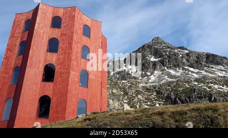 Surses, Grisons, Suisse - 1er octobre 2020 : vue sur la Tour du Théâtre Julier sur le col Julier situé en Suisse Banque D'Images