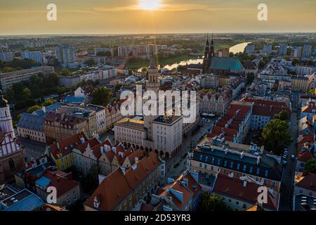 Vue aérienne sur le centre-ville d'Opole et la vieille ville. Banque D'Images