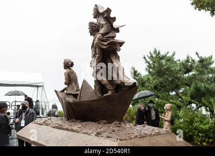 New York, États-Unis. 12 octobre 2020. Vue sur le Mémorial de la mère Cabrini dans Battery Park dévoilée le jour de Columbus. Lors d'une pandémie, lorsque le défilé de la Journée de Colomb a été annulé, le mémorial et la sculpture de mère Cabrini ont été dévoilés. Mère Cabrini née Maria Francesca Cabrini a été la première citoyenne américaine à être canonisée en tant que Saint par l'Église catholique romaine. (Photo de Lev Radin/Pacific Press) crédit: Pacific Press Media production Corp./Alay Live News Banque D'Images