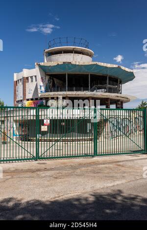 Belle vue sur le bâtiment panoramique de Monsanto Park, Lisbonne, Portugal Banque D'Images