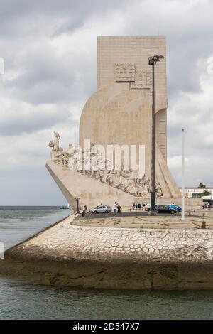 Belle vue sur le monument historique des découvertes dans le quartier de Belem, Lisbonne, Portugal Banque D'Images