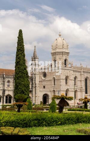 Belle vue sur l'ancienne église historique, à côté du monastère de Jeronimos, dans le centre de Lisbonne, Portugal Banque D'Images