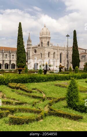 Belle vue sur l'ancienne église historique, à côté du monastère de Jeronimos, dans le centre de Lisbonne, Portugal Banque D'Images