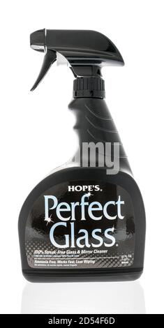 Winneconne, WI - 6 octobre 2020: Une bouteille d'espoirs parfait nettoyant de flass sur un fond isolé. Banque D'Images