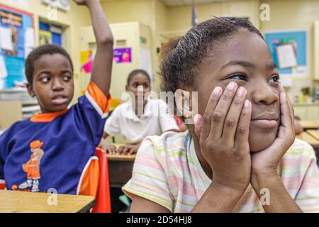 Miami Florida,Overtown,Frederick Douglass Elementary School,Black African Student Students garçons filles,American Americans classe look de classe Banque D'Images