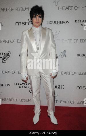 Adam Lambert au 3e Gala annuel de la Charité Art of Elysium 'Heaven' à Beverly Hills, Los Angeles, Californie, États-Unis, 01/16 / 2010 Banque D'Images