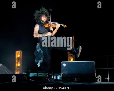 ARA Malikian, violoniste libanais, se produit lors des concerts de nits al Carme au bâtiment Innsomnia de la Marina de Valencia. Banque D'Images