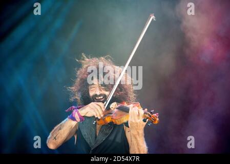 ARA Malikian, violoniste libanais, se produit lors des concerts de nits al Carme au bâtiment Innsomnia de la Marina de Valencia. Banque D'Images