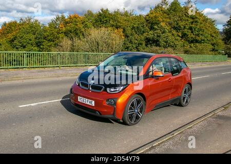 BMW I3 Range Extender ; circulation automobile, véhicules en mouvement, voitures, véhicule roulant sur les routes du Royaume-Uni, moteurs, automobile sur l'autoroute M6 réseau routier du Royaume-Uni. Banque D'Images