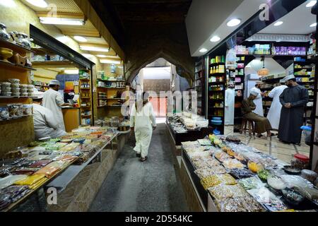 Le marché coloré et dynamique de Nizwa, Oman. Banque D'Images