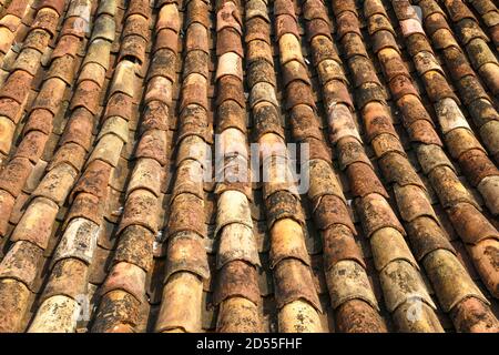 Carreaux anciens, rusty et sales Banque D'Images