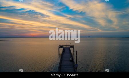 Coucher de soleil d'automne sur Mobile Bay Banque D'Images