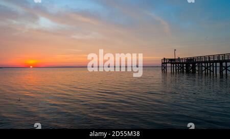 Coucher de soleil d'automne sur Mobile Bay Banque D'Images