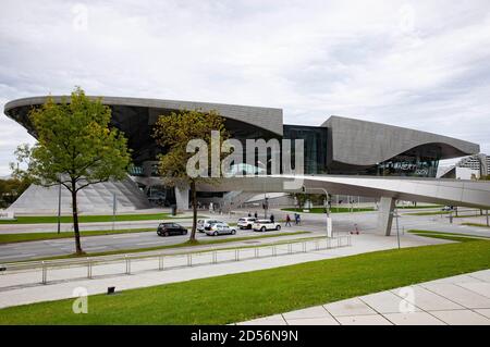 Munich, Allemagne. 11 octobre 2020. BMW (Bayerische Motoren Werke) en tant que marque principale du groupe BMW est un constructeur automobile allemand dont le siège social est à Munich. (Image de symbole, photo de thème) Munich, 11.10.2020 | usage dans le monde crédit: dpa/Alay Live News Banque D'Images