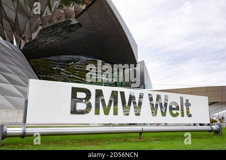 Munich, Allemagne. 11 octobre 2020. BMW (Bayerische Motoren Werke) en tant que marque principale du groupe BMW est un constructeur automobile allemand dont le siège social est à Munich. (Image de symbole, image de thème) Mssnchen, 11.10.2020 | usage dans le monde crédit: dpa/Alay Live News Banque D'Images