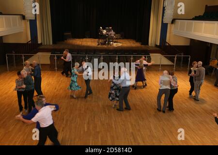 Troon Ayrshire Scotland, Royaume-Uni 09 septembre 2019. Un club local tenu à Troon, Ayrshire, Écosse, Royaume-Uni 09 sept. 2019. Troon's Walker Hall où les gens apprécient une danse traditionnelle du thé Celidh Tea Dance Walker Hall Troon Banque D'Images