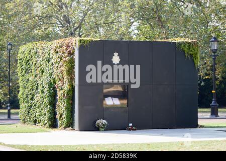 Londres, Royaume-Uni. - 22 septembre 2020 : le Monument commémoratif de la police nationale sur le Mall. Le Mémorial, dévoilé en 2005, a été conçu par Lord Foster et Per Arnoldi and Banque D'Images