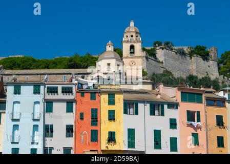 Façades sur le bord de mer de Porto Venere Banque D'Images