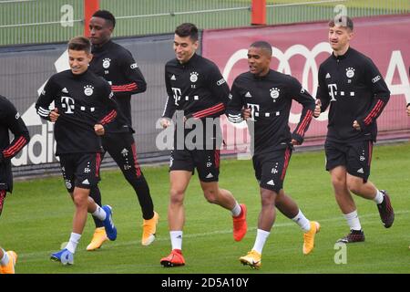 De gauche à droite : Tiago DANTAS (FC Bayern Munich), Bouna Sarr (FC Bayern Munich), Marc ROCA (FC Bayern Munich), Douglas COSTA (FC Bayern Munich), Angelo STILLER (FCB), FC Bayern Munich, formation à Saebener Road. Football 1er Bundesliga, saison 2020/2021 le 13 octobre 2020. | utilisation dans le monde entier Banque D'Images