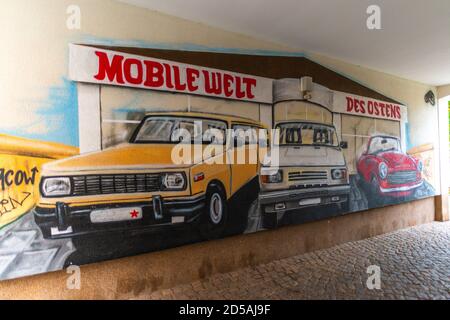 Graffiti des voitures est-allemandes Trabant et Wartburg, Calau, Oberstreewald ou Forêt de la haute-Spree, Brandebourg, Allemagne de l'est, Europe Banque D'Images