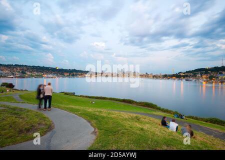 Seattle, État de Washington, États-Unis - Lake Union et horizon de la ville depuis Gas Works Park. Banque D'Images
