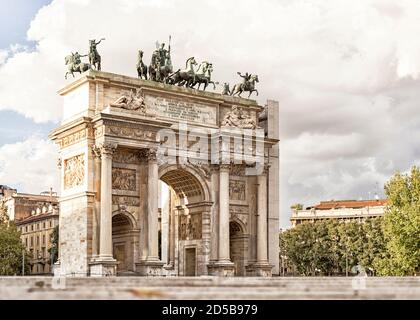 Arc de la paix à la porte du Simplon à Milan, Italie. Banque D'Images