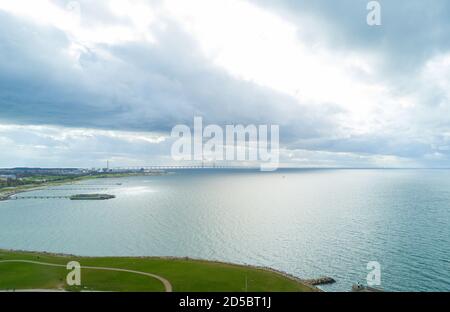 Vue aérienne sur la ville de Malmö depuis le haut avec le port Banque D'Images