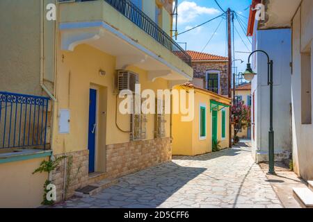 Rues du célèbre village pittoresque de Limni Evias sur l'île d'Euboea, Grèce. Banque D'Images