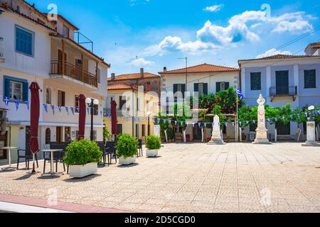 Rues du célèbre village pittoresque de Limni Evias sur l'île d'Euboea, Grèce. Banque D'Images