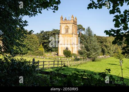 L'église St Mary dans le village Cotswold de Temple Guiting, Gloucestershire Royaume-Uni Banque D'Images