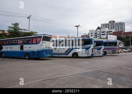Chiangmai, Thaïlande - octobre 10 2020 : bus international entre Chiangmai (thaïlande) et Luangprabang (Laos). Photo à la gare routière de Chiangmai, thail Banque D'Images
