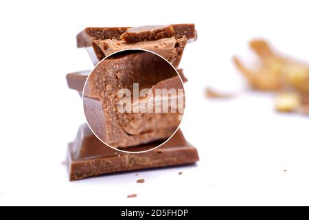 Barre de chocolat avec garniture. Ajout d'un effet de loupe à faible degré de liberté Banque D'Images