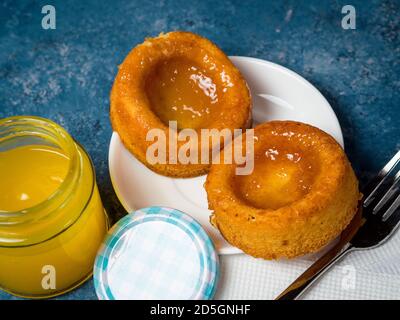 Prise de biscuits à grand angle avec confiture d'ananas Banque D'Images