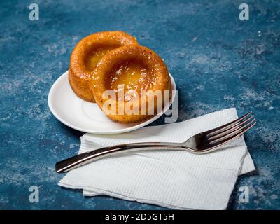 Photo à grand angle de biscuit avec confiture d'ananas Banque D'Images