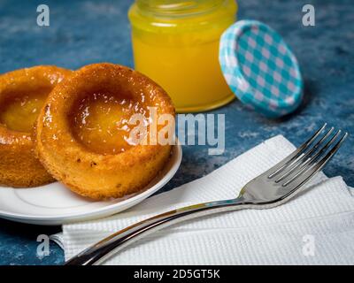 Photo à grand angle de biscuit avec confiture d'ananas Banque D'Images