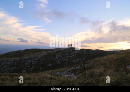 Coucher de soleil sur le Mont Pizzoc en Italie Banque D'Images