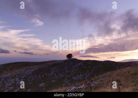 Coucher de soleil sur le Mont Pizzoc en Italie Banque D'Images