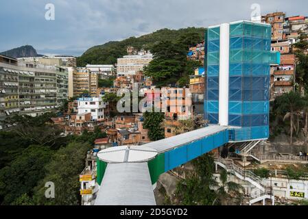 Ascenseur pour le bidonville de Cantagalo à Rio de Janeiro, Brésil Banque D'Images