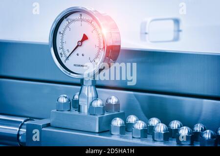 Les tuyaux en acier inoxydable à l'usine. Construction sur la production alimentaire, Résumé Contexte de l'industrie. Banque D'Images