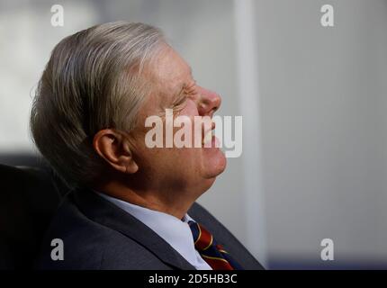 Washington, DC, États-Unis. 13 octobre 2020. WASHINGTON, DC - OCTOBRE 13: Le Président Lindsey Graham (R-SC participe à l'audience de confirmation de la Commission judiciaire du Sénat pour la nomination de la juge Amy Coney Barrett à Capitol Hill le 13 octobre 2020 à Washington, DC. Barrett a été nommé par le président Donald Trump pour combler le poste vacant laissé par la juge Ruth Bader Ginsburg qui est décédée en septembre. (Photo par Samuel Corum/Pool/Sipa USA) crédit: SIPA USA/Alay Live News Banque D'Images