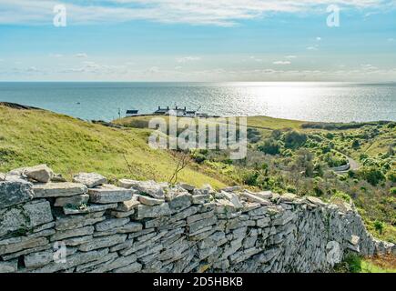 Une vue sur le mur de pierre sèche qui s'affiche vers le bas Phare d'Anvil point près de Swanage-Dorset Banque D'Images