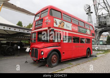 ISTANBUL, TURQUIE - 20 SEPTEMBRE 2020: Red Double Decker London bus à Rahmi M. Koc Industrial Museum. Le musée Koc est un musée industriel dédié au salut Banque D'Images