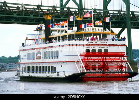 Excursion en bateau à vapeur Quad City Queen Paddle Wheel sur le Mississippi River - Bettendorf - Iowa Banque D'Images