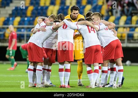 Kamil Grabara, de Pologne, vu avec ses coéquipiers lors du championnat d'Europe U-21 de football 2021 qualifications match entre la Pologne et la Bulgarie au City Stadium de Gdynia.(score final : Pologne 1:1 Bulgarie) Banque D'Images
