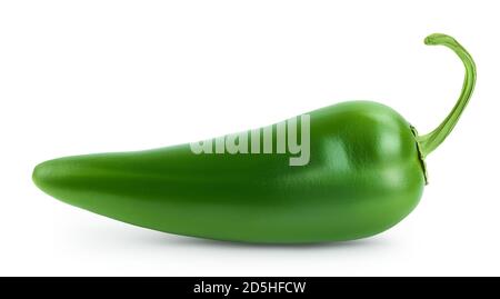 poivre de jalapeno isolé sur fond blanc. Piment vert avec chemin d'écrêtage et profondeur de champ totale. Banque D'Images