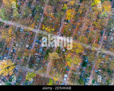 Cimetière d'automne vue aérienne de haut en bas Banque D'Images