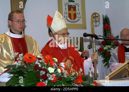 Ostrzeszów, Polska, Pologne; évêque Teofil Wilski - évêque auxiliaire de Kalisz pendant la célébration de la Messe Biskup pomocniczy kaliski Banque D'Images